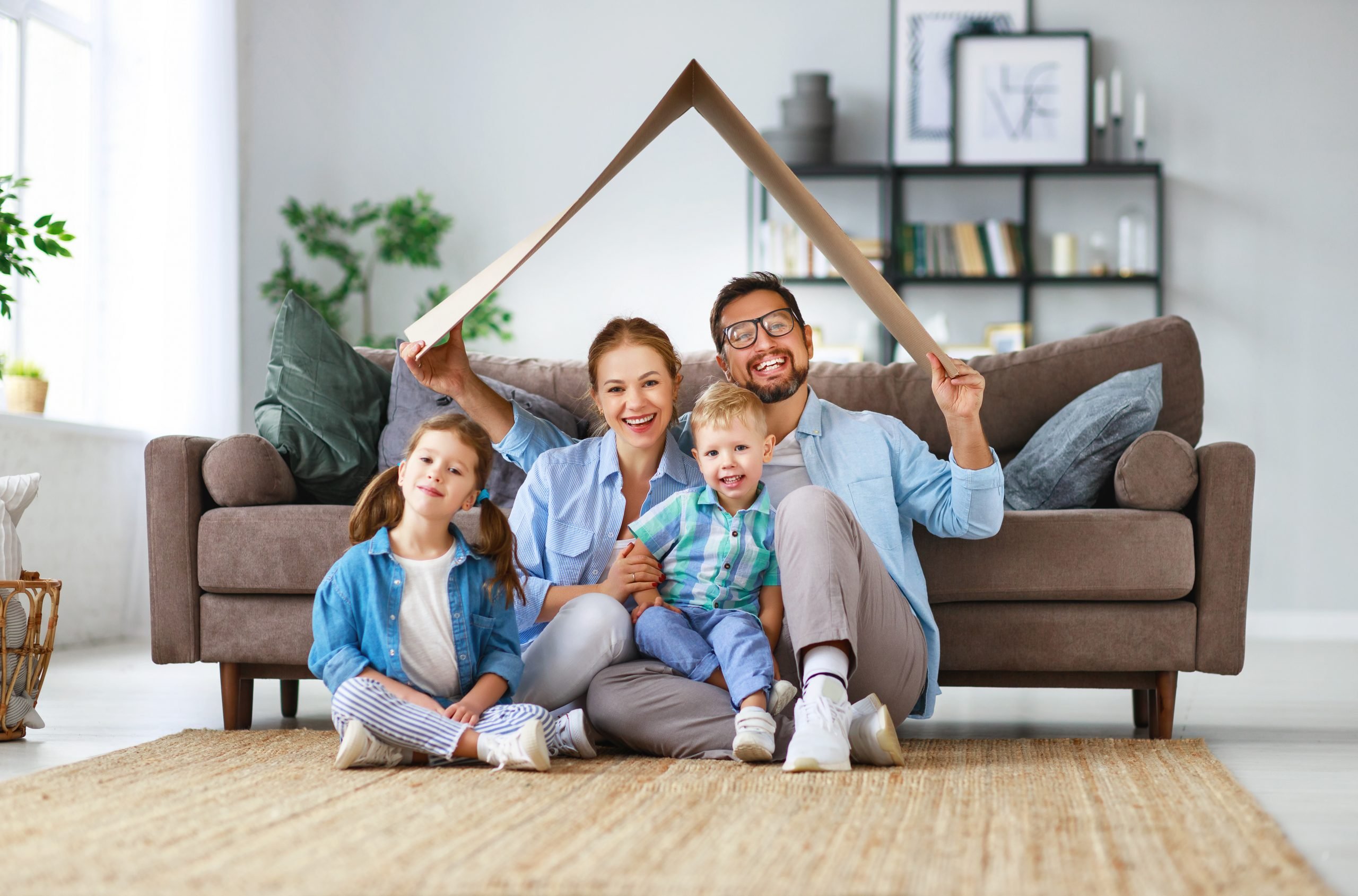 1677991009_en-idei-club-p-happy-family-in-a-comfortable-home-instagr-1